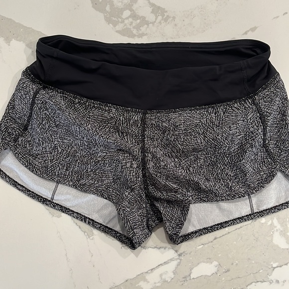 Lululemon speed-up low rise lined shorts 2.5” inseam. - Picture 3 of 3